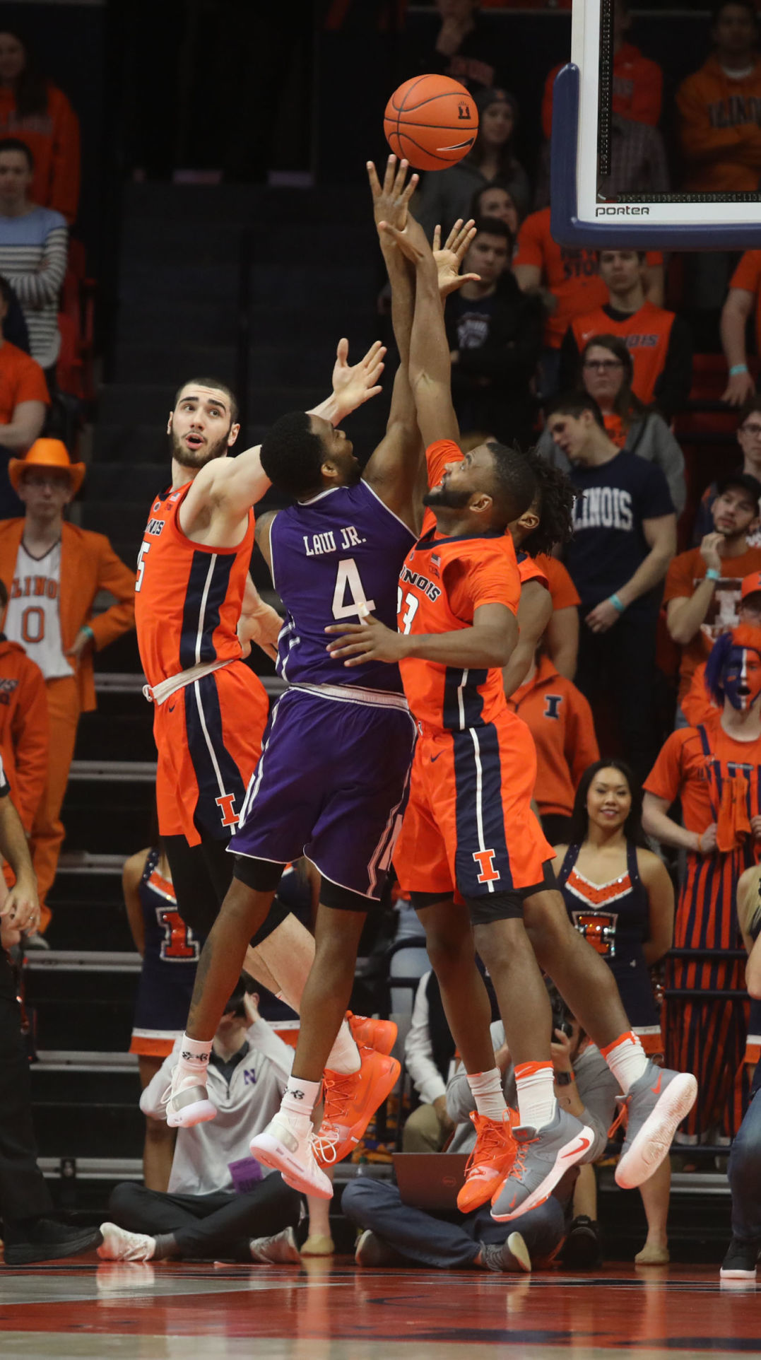 Illinois vs Northwestern 30 3.3.19.jpg